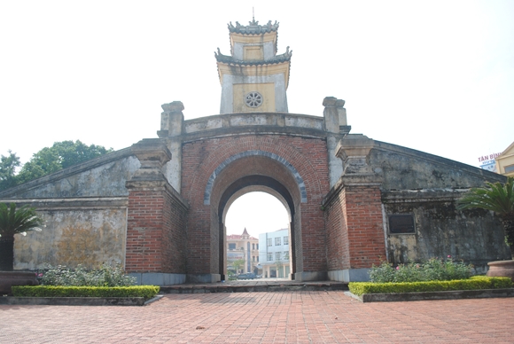 Về thăm Quảng Bình Quan và bến đò mẹ Suốt