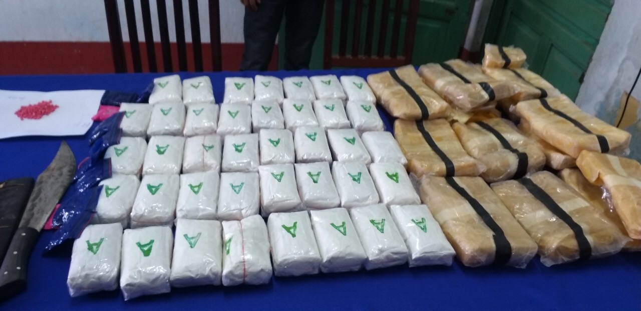 Bắt giữ tại chỗ 4 đối tượng buôn bán ma túy xuyên quốc gia Bắt giữ tại chỗ 4 đối tượng buôn bán ma túy xuyên quốc gia