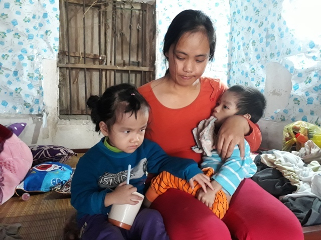 Con bệnh tật, nợ nần chồng chất, gia đình nghèo khốn đốn