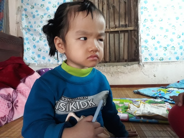 Con bệnh tật, nợ nần chồng chất, gia đình nghèo khốn đốn