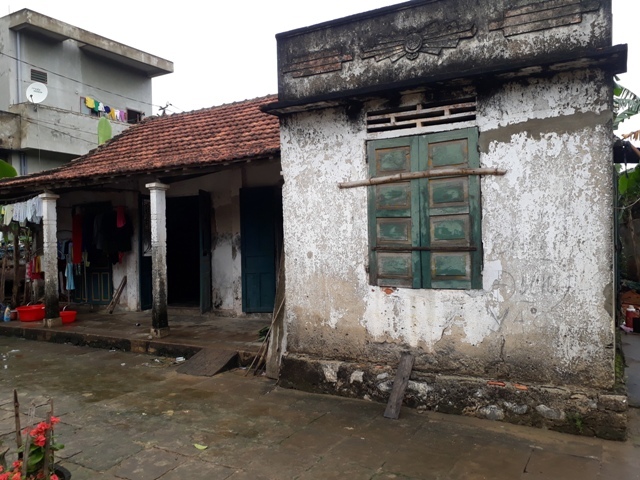 Con bệnh tật, nợ nần chồng chất, gia đình nghèo khốn đốn