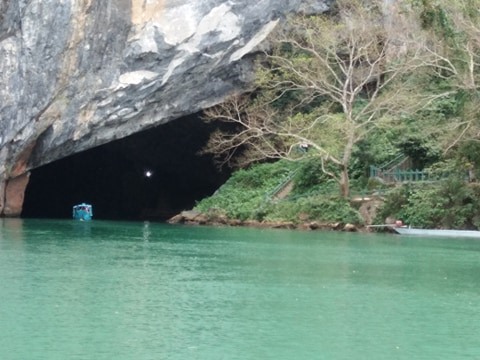 Đá tạc vào lòng Son