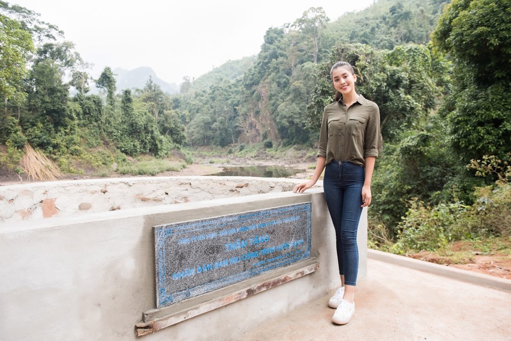 [Photo] Ấm áp ngày trở về bản Nịu trao quà Tết của Hoa hậu Tiểu Vy