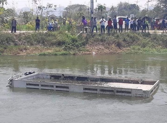 5 người Việt tử nạn trong tai nạn ô tô thảm khốc ở Thái Lan, một nạn nhân quê ở Quảng Bình 5 người Việt tử nạn trong tai nạn ô tô thảm khốc ở Thái Lan, một nạn nhân quê ở Quảng Bình