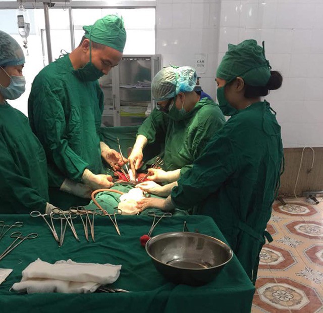 BV đa khoa khu vực Bắc Quảng Bình thành công trong phẫu thuật lấy khối u xơ tử cung nặng 2kg cho bệnh nhân BV đa khoa khu vực Bắc Quảng Bình thành công trong phẫu thuật lấy khối u xơ tử cung nặng 2kg cho bệnh nhân