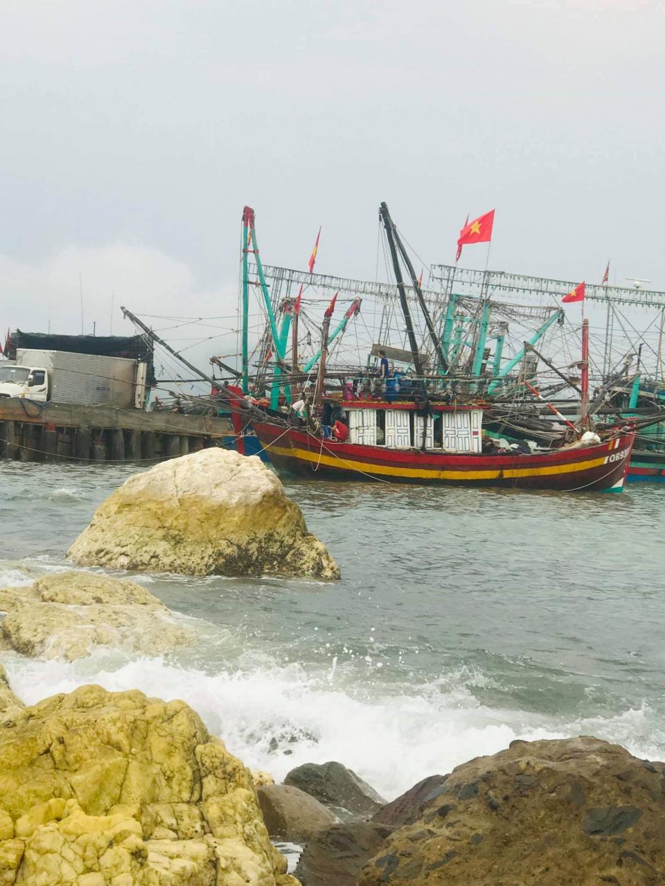 Cảng lậu ở Hòn La:Trưa lập biên bản, chiều lại hoạt động trái phép