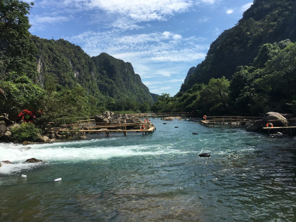 Đến Suối Nước Moọc tận hưởng những phút giây thư giãn tuyệt vời ! Đến Suối Nước Moọc tận hưởng những phút giây thư giãn tuyệt vời !