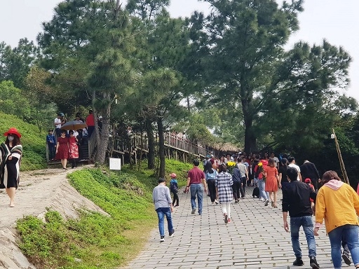 Hàng nghìn người viếng mộ Đại tướng Võ Nguyên Giáp những ngày đầu xuân