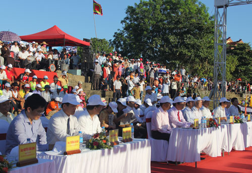 Lễ hội bơi, đua thuyền truyền thống trên sông Kiến Giang năm 2017 diễn ra thành công tốt đẹp Lễ hội bơi, đua thuyền truyền thống trên sông Kiến Giang năm 2017 diễn ra thành công tốt đẹp