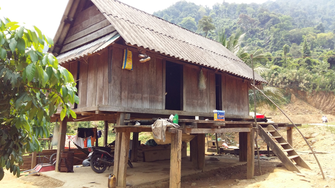 Lễ vào nhà mới của người Vân Kiều