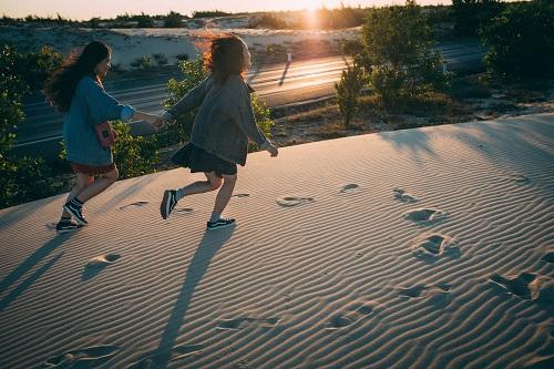 Quảng Bình có “đặc sản” đồi cát “vô danh” trên những con đường tránh lũ mà mà cứ pose hình là có ngàn like