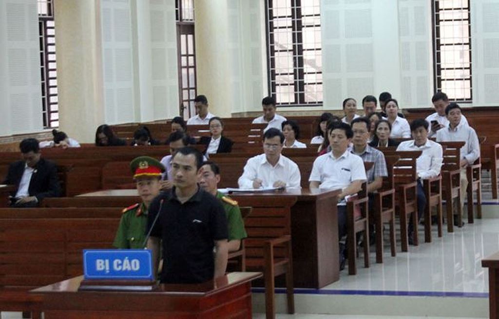 Quảng Bình: “Nổ” quen cán bộ huyện để lừa tiền xin việc của 19 người Quảng Bình: “Nổ” quen cán bộ huyện để lừa tiền xin việc của 19 người