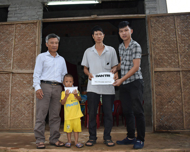 Quảng Bình: Hơn 58 triệu đồng đến với cậu bé mồ côi mẹ và người cha lúc tỉnh lúc mê Quảng Bình: Hơn 58 triệu đồng đến với cậu bé mồ côi mẹ và người cha lúc tỉnh lúc mê