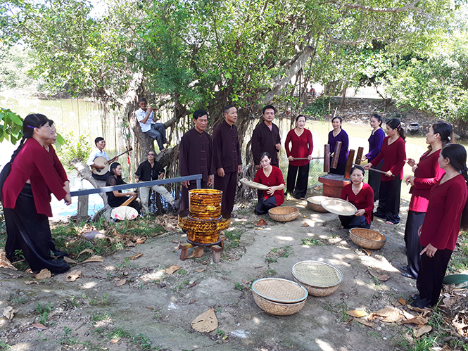 Thắm tình làn điệu hò khoan... Thắm tình làn điệu hò khoan...