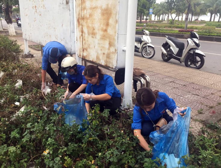 Tuổi trẻ Đồng Hới sôi nổi ra quân