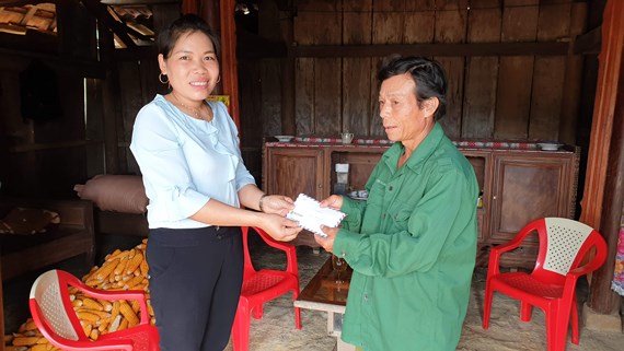 Báo SGGP trao 10 triệu đồng cho cựu binh có hoàn cảnh khó khăn ở Quảng Bình Báo SGGP trao 10 triệu đồng cho cựu binh có hoàn cảnh khó khăn ở Quảng Bình