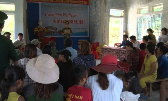 Công an tỉnh phối hợp trao quà cho đồng bào biên giới xã
Thượng Hóa