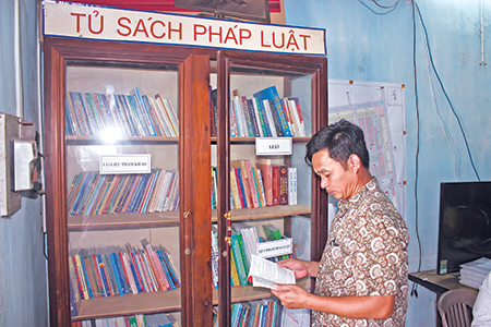Huyện Lệ Thủy: Tiếp tục xây dựng, quản lý, khai thác có hiệu quả Tủ sách pháp luật Huyện Lệ Thủy: Tiếp tục xây dựng, quản lý, khai thác có hiệu quả Tủ sách pháp luật