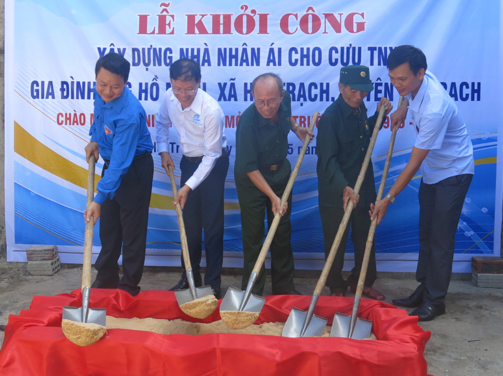 Khởi công xây nhà nhân ái cho cựu thanh niên xung phong có hoàn cảnh khó khăn