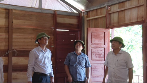 Lãnh đạo tỉnh kiểm tra tiến độ làm nhà cho hộ đồng bào dân tộc nghèo huyện Minh Hóa