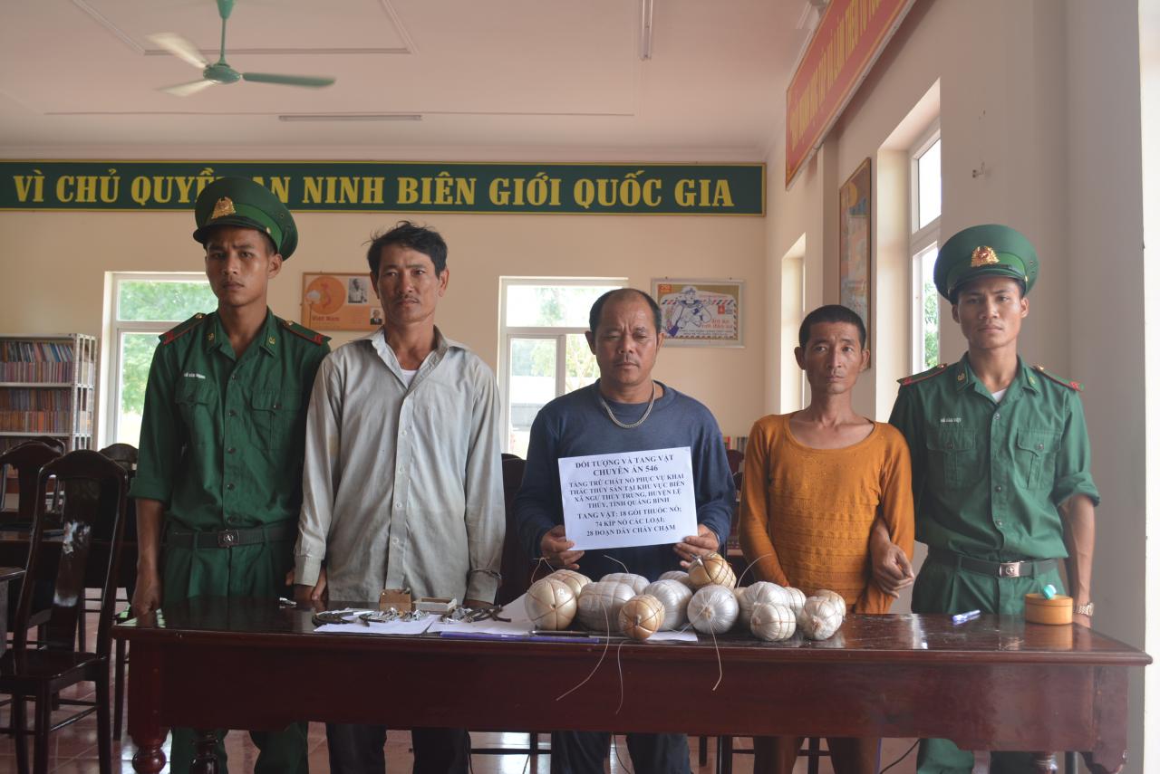 Quảng Bình: Bắt 4 đối tượng dùng 18 quả mìn để đánh cá trên biển Quảng Bình: Bắt 4 đối tượng dùng 18 quả mìn để đánh cá trên biển
