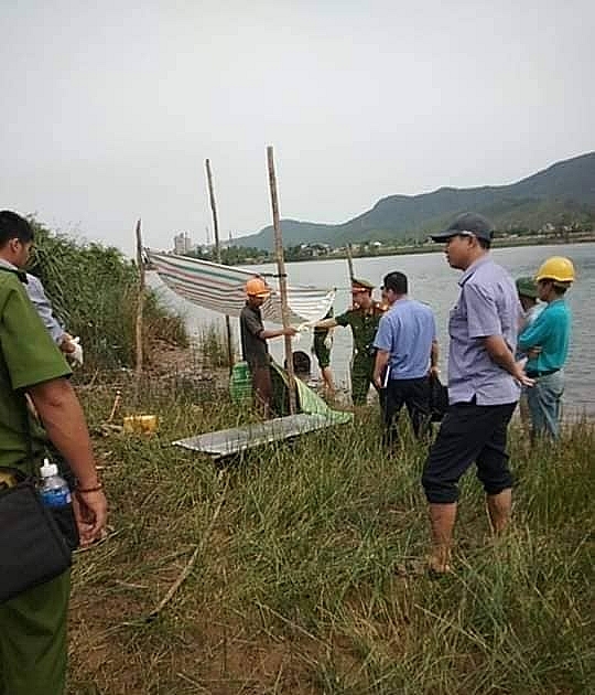 Quảng Bình: Phát hiện thi thể nữ giới trôi dạt trên sông Gianh Quảng Bình: Phát hiện thi thể nữ giới trôi dạt trên sông Gianh