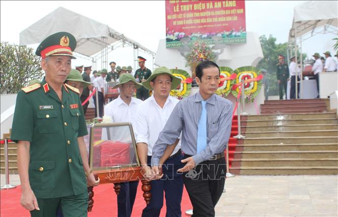 Truy điệu và an táng hài cốt liệt sỹ hy sinh tại chiến trường Lào