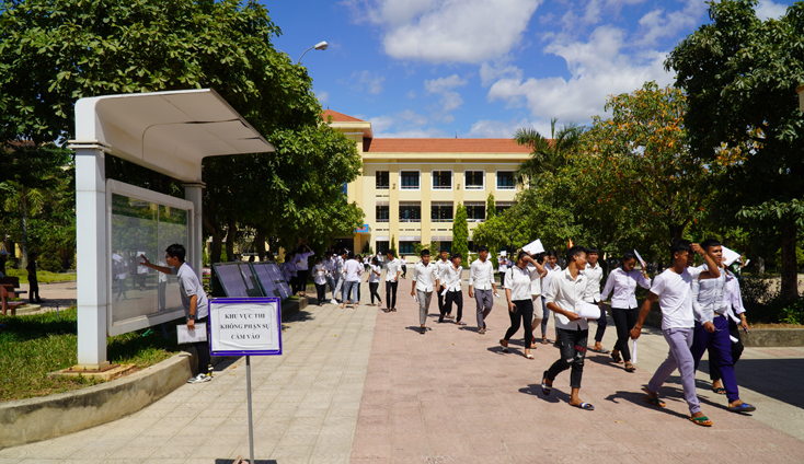 Thí sinh Quảng Bình hoàn thành ngày thi thứ hai kỳ thi THPT Quốc gia 2019...