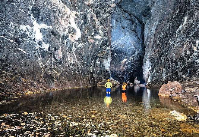 Chinh phục hố sụt Kong Collapse