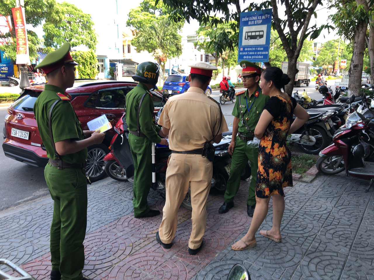 Công an Đồng Hới ra quân kiểm tra chấn chỉnh trật tự đô thị trên địa bàn