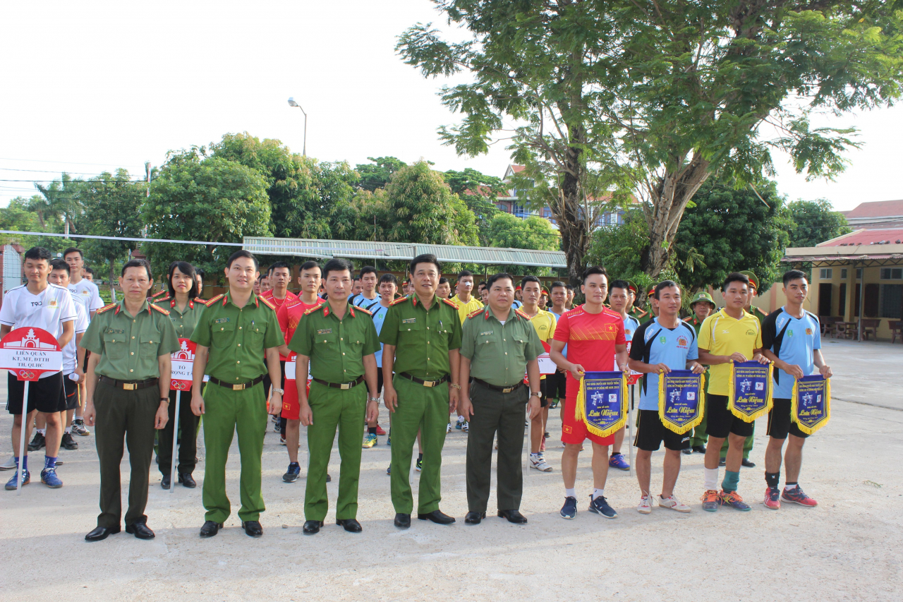Công an TP. Đồng Hới tổ chức giải bóng chuyền nam truyền thống năm 2019   