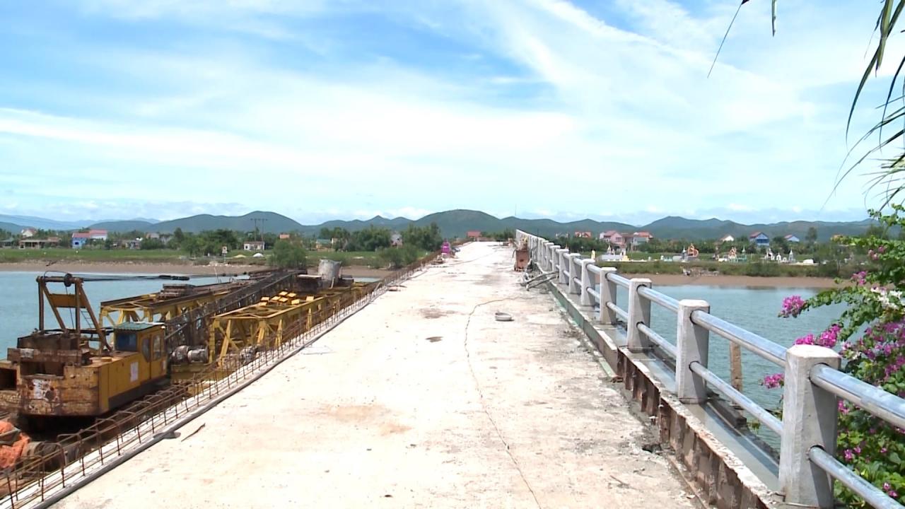 Đẩy nhanh tiến độ thi công cầu Thuận Hòa
