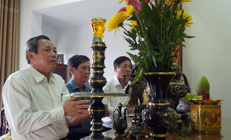 Đồng chí Bí thư Tỉnh ủy thăm gia đình các đồng chí nguyên lãnh đạo tỉnh Đồng chí Bí thư Tỉnh ủy thăm gia đình các đồng chí nguyên lãnh đạo tỉnh