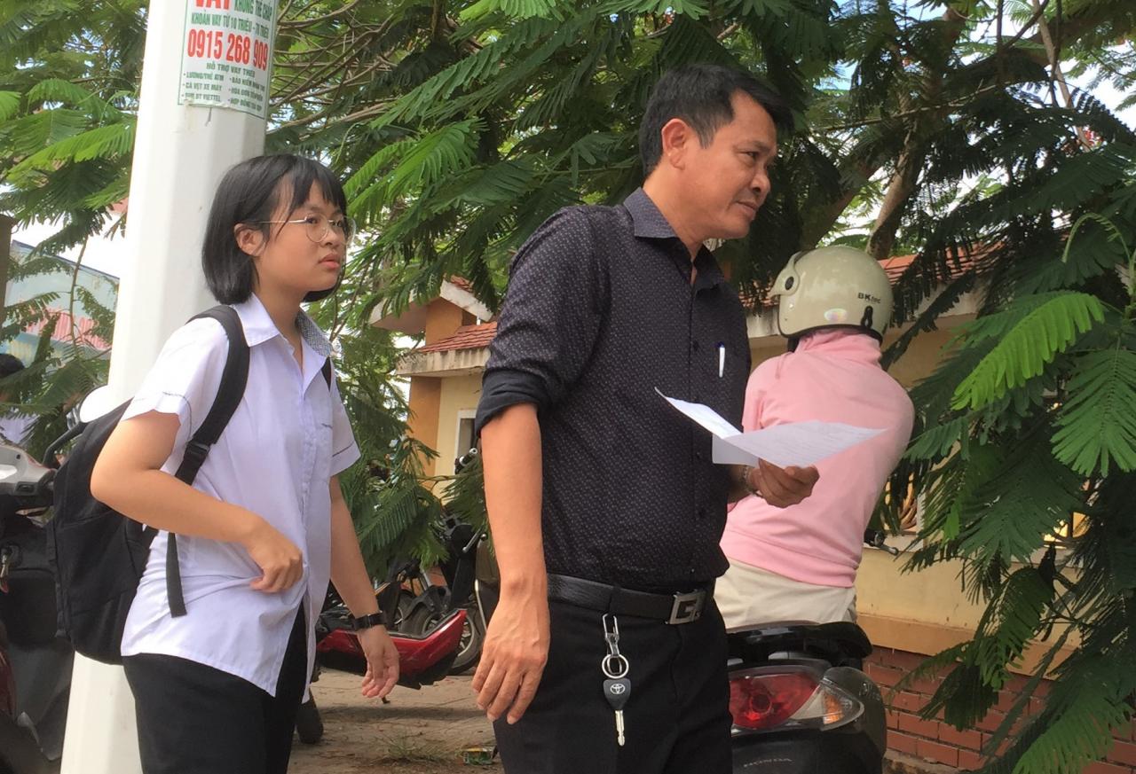 Hơn 6.000 học sinh phải thi lại: Phụ huynh nói sẽ kiện nếu thi lại điểm thấp!