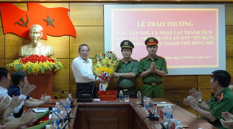 Khen thưởng các tập thể, cá nhân tham gia chuyên án 319-V về