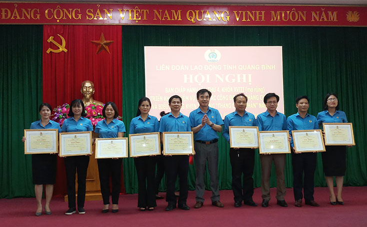 Nhiều công trình nhà nội trú, trường học được xây dựng trong