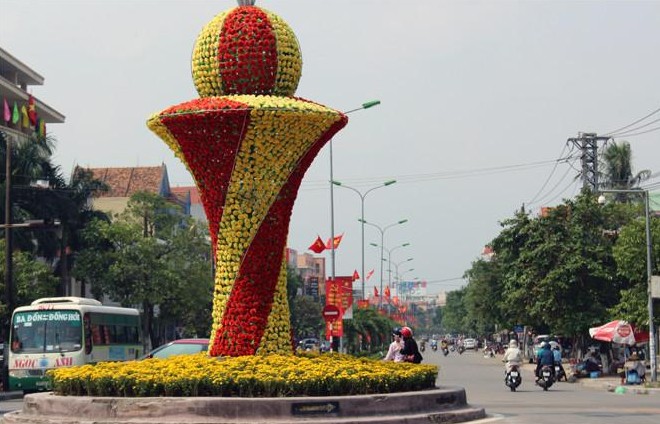 Tiến hành treo Quốc kỳ và tham dự Lễ kỷ niệm 30 năm Ngày tái lập tỉnh, 70 năm Ngày Quảng Bình quật... Tiến hành treo Quốc kỳ và tham dự Lễ kỷ niệm 30 năm Ngày tái lập tỉnh, 70 năm Ngày Quảng Bình quật...