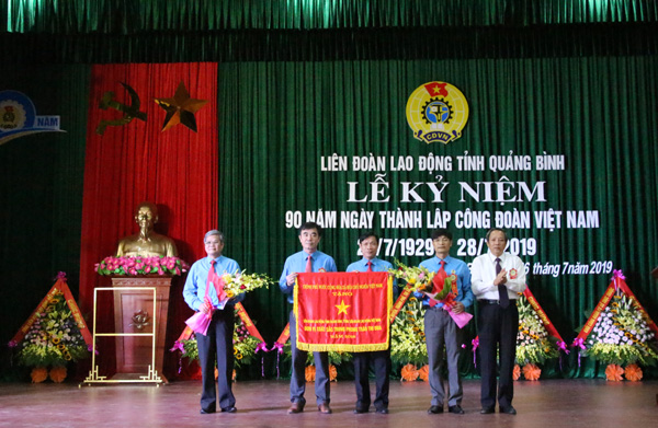 Liên đoàn Lao động tỉnh: Kỷ niệm 90 năm Ngày thành lập Công đoàn Việt Nam và đón nhận Cờ thi đua của...