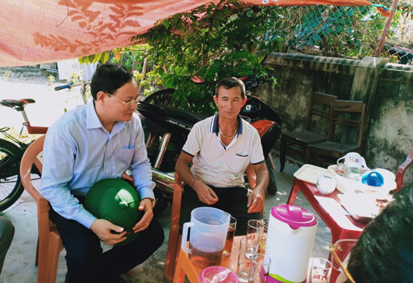 Phó Chủ tịch UBND tỉnh Lê Minh Ngân thăm thân nhân ngư dân tàu cá mất liên lạc trên biển
