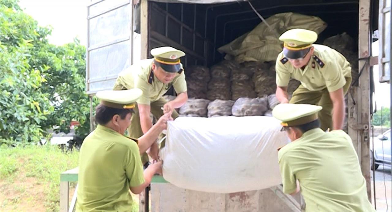 Quản lý thị trường xử lý 459 vụ vi phạm về buôn lậu, gian lận thương mại... Quản lý thị trường xử lý 459 vụ vi phạm về buôn lậu, gian lận thương mại...