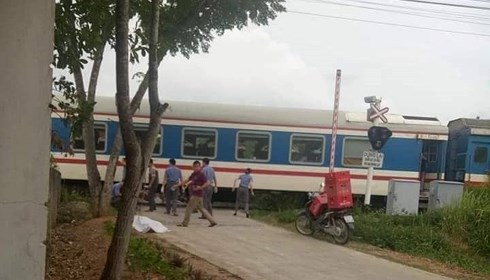 Quảng Bình: Vượt qua rào chắn đã hạ, một phụ nữ bị tàu cán tử vong