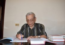 Người chuyên viết sử ngành