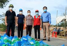 Trao 250 suất quà cho bà con Ngư Thủy Bắc