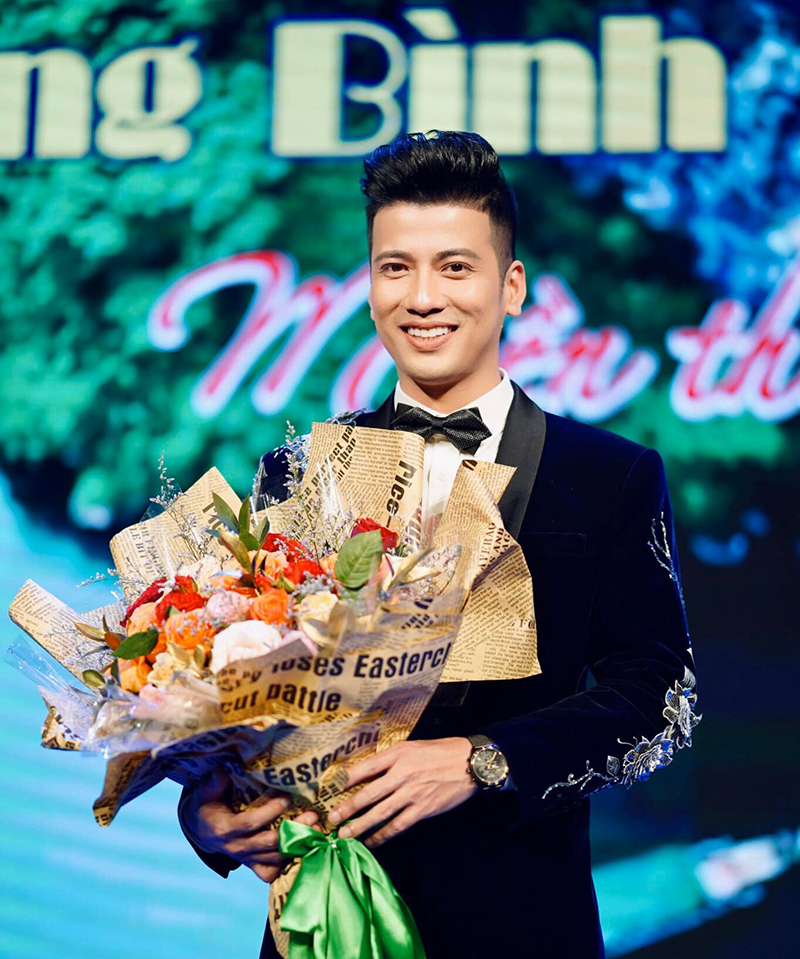 Ca sỹ Trần Nguyên Thắng.