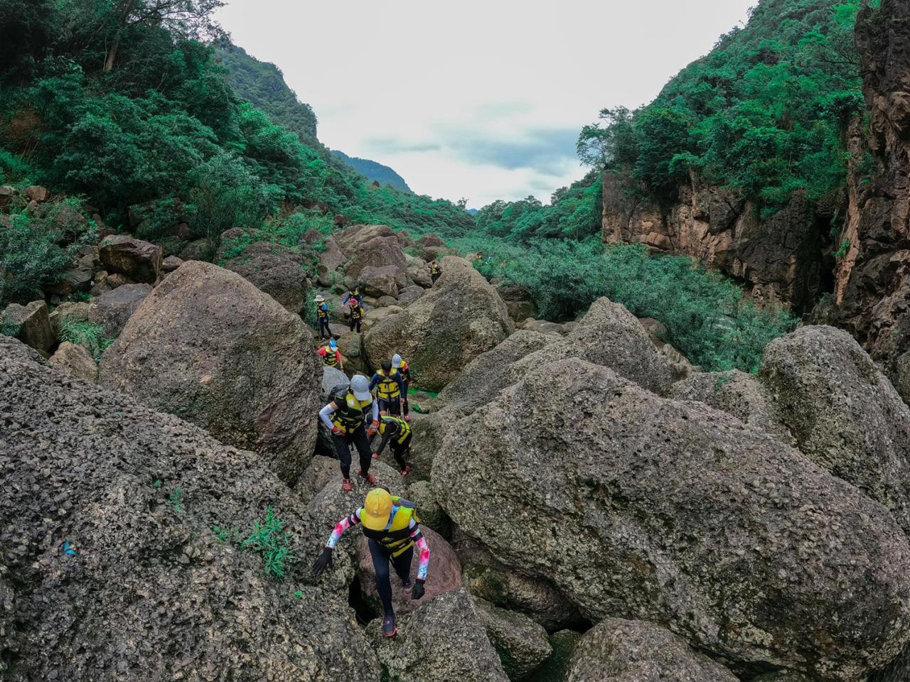 Sau mở cửa du lịch, các tour khám phá hang động hút khách trở lại. Ảnh: Jungle Boss