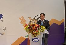 Ông Nguyễn Ngọc Quý, Giám đốc Sở Du lịch giới thiệu du lịch Quảng Bình tại hội nghị.