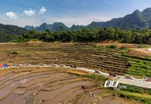 Thử thách tay lái trên những cung đường khó để khám phá những vùng đất mới là điều thú vị làm nên sức hút của các tour caravan.