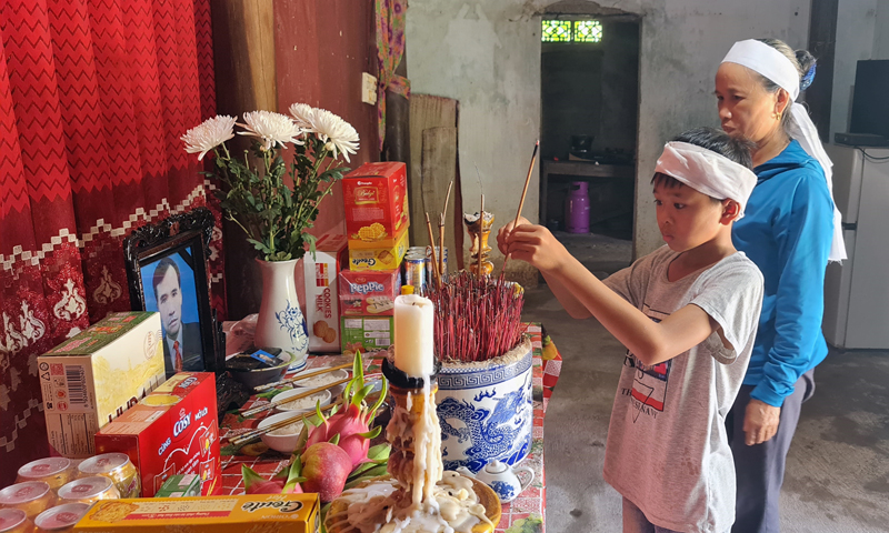 Mất ba là mất mát quá lớn đối với một đứa trẻ như An.