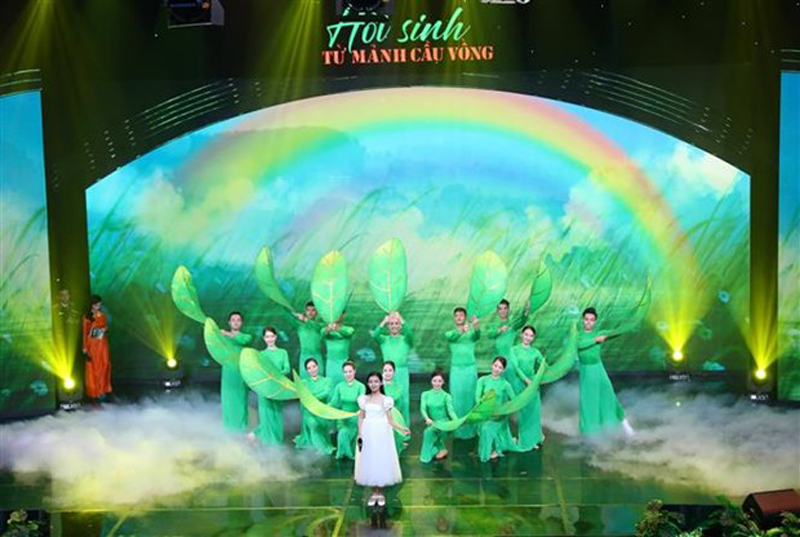 Chương trình văn nghệ “Hồi sinh” biểu diễn tại chương trình. (Ảnh: Hoàng Hiếu/TTXVN)