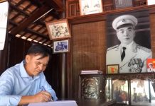 “Tên Người vang mãi bài ca” Anh Đinh Bình Thoan tại Nhà lưu niệm Đại tướng Võ Nguyên Giáp.